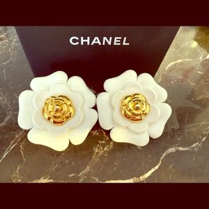 Chanel white Camila earring